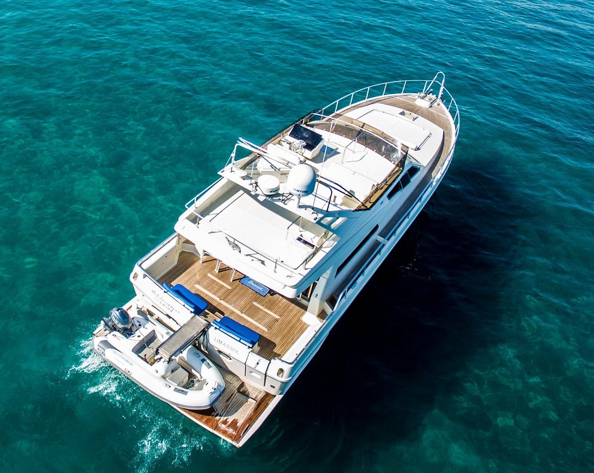 FERRETTI FLY 64
